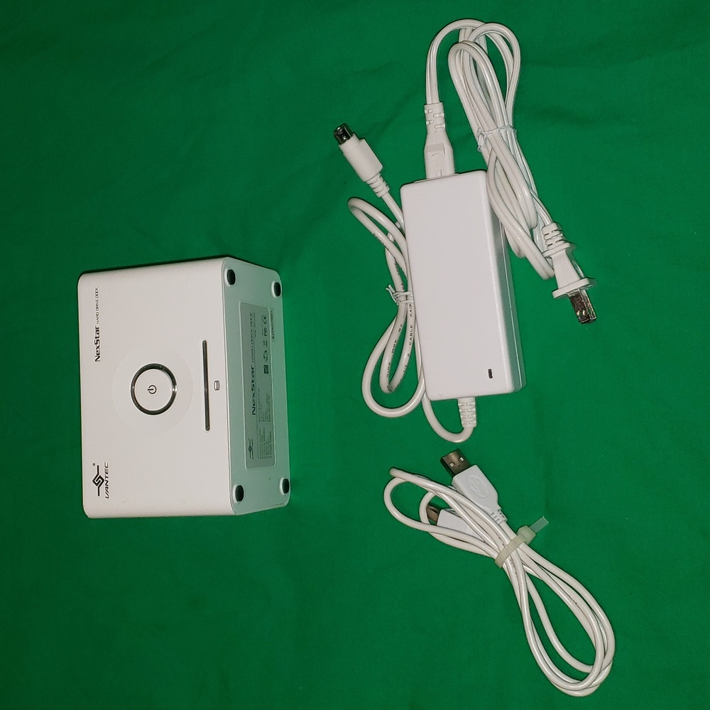 Vantec NexStar Sata Hardrive Dock with Install CD USB Cable and power block